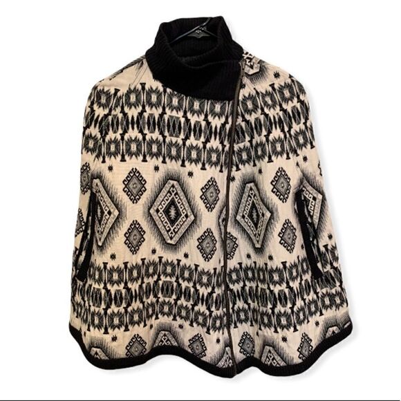 Kimchi Blue Poncho    - Picture 1 of 8